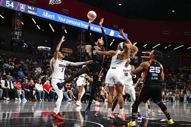 COLLEGE PARK, GA - AUGUST 05: Phoenix forward DeWanna Bonner (24) shoots the ball during the WNBA, Basketball Damen, USA game between the Phoenix Mercury and the Atlanta Dream on August 5th, 2026 at the Gateway Center in College Park, GA. (Photo by Rich von Biberstein Icon Sportswire) WNBA: AUG 05 Phoenix Mercury at Atlanta Dream EDITORIAL USE ONLY Icon260805045