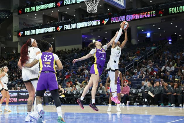 CHICAGO, USA - August 5: DiJonai Carrington (7 Chicago Sky) grabs the rebound during the WNBA, Basketball Damen, USA game between the Chicago Sky and Los Angeles Sparks at Wintrust Arena on Monday, August 5 in Chicago, USA  Copyright: xShainaxBenhiyoun SPPx Sportspressphoto_SPR201255