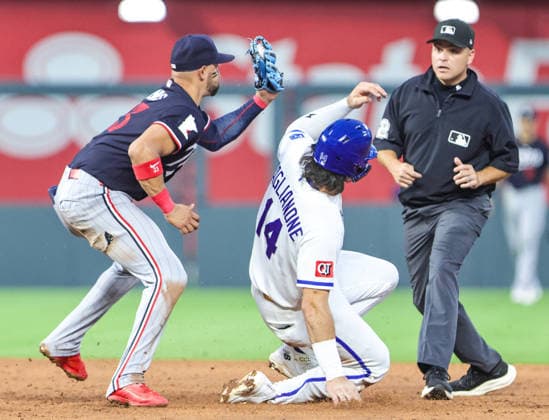 AUG 05, 2026: Kansas City Royals infielder Jac Caglianone (14) was tag by Minnesota Twins infielder Royce Lewis (23) and was caught stealing a base at Kauffman Stadium Kansas City, MO. CSM Kansas City United States - ZUMAc04_ 20260805_zma_c04_021 Copyright: xRomanxPunox