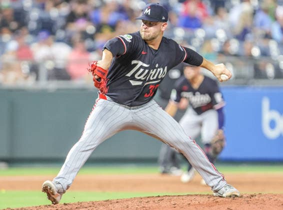 AUG 05, 2026: Minnesota Twins relief pitcher A.J. Minter (33) throws a pitch against the Kansas City Royals at Kauffman Stadium Kansas City, MO. CSM MLB, Baseball Herren, USA 2026: Twins Vs Royals August 5th  - ZUMAc04_ 20260805_zma_c04_037 Copyright: xRomanxPunox