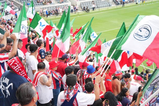 Guadalajara fans cheer on their team in a Leagues Cup match between Los Angeles FC and Guadalajara at the BMO Stadium in Los Angeles, United States, 05 August 2026. Leagues Cup - Los Angeles FC vs Guadalajara !ACHTUNG: NUR REDAKTIONELLE NUTZUNG!  Copyright: xOmarxAlonsox AME6418 20260806-55021081746_1