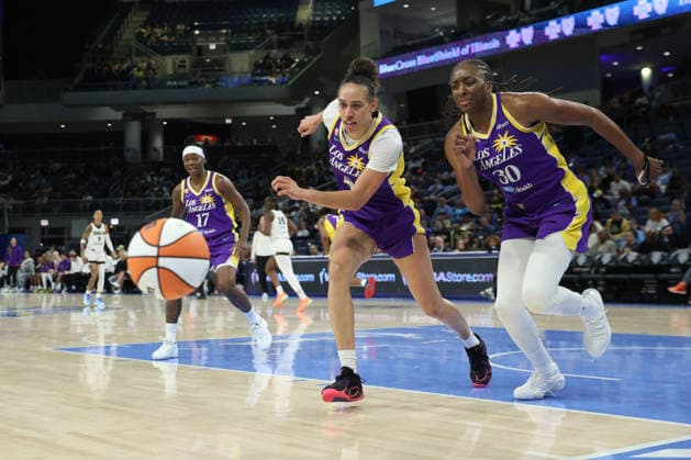 CHICAGO, USA - August 5: Nneka Ogwumike (30 Los Angeles Sparks) and Dearica Hamby (5 Los Angeles Sparks) reach for the ball during the WNBA, Basketball Damen, USA game between the Chicago Sky and Los Angeles Sparks at Wintrust Arena on Monday, August 5 in Chicago, USA  Copyright: xShainaxBenhiyoun SPPx Sportspressphoto_SPR201401