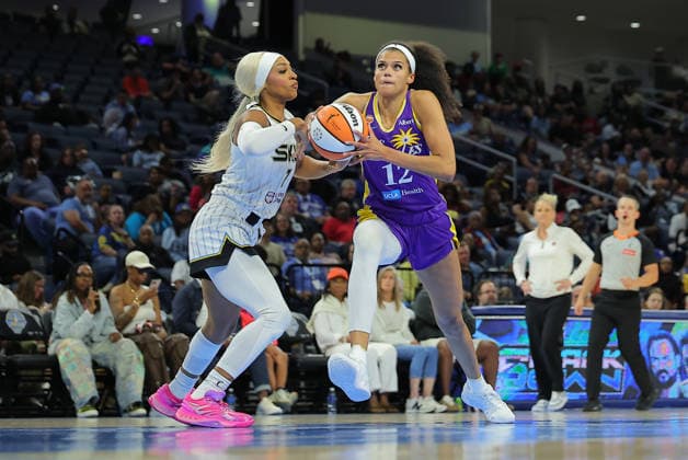CHICAGO, IL - AUGUST 05: DiJonai Carrington 7 of the Chicago Sky plays defense against Rae Burrell 12 of the Los Angeles Sparks during the second half on August 5, 2026 at Wintrust Arena in Chicago, Illinois. (Photo by Melissa Tamez Icon Sportswire) WNBA, Basketball Damen, USA AUG 05 Los Angeles Sparks at Chicago Sky EDITORIAL USE ONLY Icon260805018