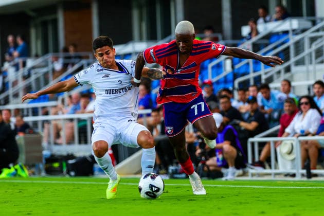 August 5, 2026, Mansfield, Texas, USA: MANSFIELD, TX : FC DallasÃ¢â‚¬â ¢ BERNARD KAMUNGO (77) and QueretaroÃ¢â‚¬â ¢s BAYRON DUARTE (24) get tangled up during their Leagues Cup 2026 match at Texas Health Mansfield Stadium in Mansfield on Wednesday. Mansfield USA - ZUMAm257 20260805_zsp_m257_002 Copyright: xBrianxMcLeanx