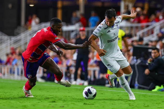 August 5, 2026, Mansfield, Texas, USA: MANSFIELD, TX : FC DallasÃ¢â‚¬â ¢ OSAZE URHOGHIDE (3) defends against QueretaroÃ¢â‚¬â ¢s ALI AVILA (9) during their Leagues Cup 2026 match at Texas Health Mansfield Stadium in Mansfield on Wednesday. Mansfield USA - ZUMAm257 20260805_zsp_m257_008 Copyright: xBrianxMcLeanx