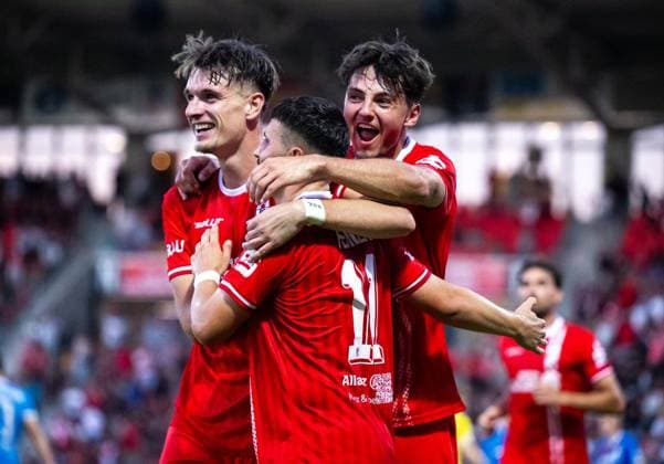 FUSSBALL REGIONALLIGA NORDOST - SAISON 2026-2027 - 3. SPIELTAG FC ROT WEISS ERFURT - SV TASMANIA BERLIN ** NUR FÜR REDAKTIONELLE ZWECKE ** EDITORIAL USE ONLY **<p>05 08 2026-Erfurt: Fussball Regionalliga Nordost 3. Spieltag Saison 2026-2027 Steigerwaldstadion FC Rot Weiss Erfurt - SV Tasmania Berlin im Foto: Stanislav Fehler 11 (FC Rot‘Weiß Erfurt) jubelt nach seinem Treffer zum 6:0 mit Dustin Forkel 17 (FC Rot-Weiß Erfurt) und Benjamin Dreca 14 (FC Rot-Weiß Erfurt) ( Deutschland Thueringen Erfurt Copyright: SaschaxFromm *** SOCCER REGIONAL LEAGUE NORTHEAST 2026–2027 SEASON, MATCHDAY 3: FC ROT WEISS ERFURT VS. SV TASMANIA BERLIN ** FOR EDITORIAL USE ONLY ** EDITORIAL USE ONLY ** August 5, 2026 Erfurt Soccer Regional League Northeast Matchday 3, 2026–2027 Season, Steigerwaldstadion: FC Rot-Weiss Erfurt vs. SV Tasmania Berlin. Photo by Stanislav Fehler: 11 FC Rot’Weiss Erfurt celebrates after scoring the 6–0 goal with Dustin Forkel (17, FC Rot Weiss Erfurt) and Benjamin Dreca (14, FC Rot Weiss Erfurt), Germany, Thuringia, Erfurt. Copyright SaschaxFromm Copyright: SaschaxFromm doc871bwprq0bndwbo4t0d ,EDITORIAL USE ONLY