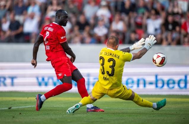 FUSSBALL REGIONALLIGA NORDOST - SAISON 2026-2027 - 3. SPIELTAG FC ROT WEISS ERFURT - SV TASMANIA BERLIN ** NUR FÜR REDAKTIONELLE ZWECKE ** EDITORIAL USE ONLY **<p>05 08 2026-Erfurt: Fussball Regionalliga Nordost 3. Spieltag Saison 2026-2027 Steigerwaldstadion FC Rot Weiss Erfurt - SV Tasmania Berlin im Foto: Raphael Assibey-Mensah 7 (FC Rot Weiss Erfurt) scheitert in dieser Szene an Torhüter Mateusz Mika 33 (SV Tasmania Berlin) ( Deutschland Thueringen Erfurt Copyright: SaschaxFromm *** SOCCER REGIONAL LEAGUE NORTHEAST 2026–2027 SEASON, MATCHDAY 3: FC ROT WEISS ERFURT vs. SV TASMANIA BERLIN ** FOR EDITORIAL PURPOSES ONLY ** EDITORIAL USE ONLY ** August 5, 2026 Erfurt Soccer Northeast Regional League Matchday 3, 2026–2027 Season, Steigerwaldstadion: FC Rot Weiss Erfurt vs. SV Tasmania Berlin. Pictured: Raphael Assibey Mensah 7. In this scene, FC Rot Weiss Erfurt is denied by goalkeMateusz Mika 33 SV Tasmania Berlin Germany Thuringia Erfurt Copyright SaschaxFromm Copyright: SaschaxFromm doc871c27lym3lr11y9uew ,EDITORIAL USE ONLY
