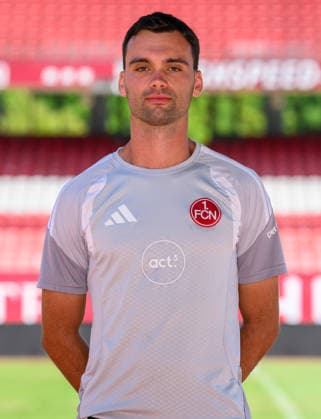 04.08.2026 - 1. FC Nürnberg FCN ( Club Clubfrauen ) - 1. Frauen Fussball Bundesliga BL - Saison 2026 2027 - Fototermin Porträttermin Vorstellung Präsentation Pressetermin - - xwoxzix - Einzelbild Einzelfoto Portrait Porträt Kopfbild - Domen Kotnjek ( Reha- Athletiktrainer 1. FC Nürnberg FCN ) *** August 4, 2026 1 FC Nuremberg FCN Club Women s Team Women s Soccer Bundesliga (BL) 2026–2027 Season Photo Shoot Portrait Session Introduction Presentation Press Conference xwoxzix Single Image Individual Photo Portrait Headshot Domen Kotnjek Rehab Athlete1 FC Nuremberg FCN
