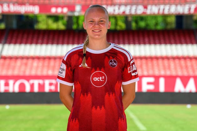 04.08.2026 - 1. FC Nürnberg FCN ( Club Clubfrauen ) - 1. Frauen Fussball Bundesliga BL - Saison 2026 2027 - Fototermin Porträttermin Vorstellung Präsentation Pressetermin - - xwoxzix - Einzelbild Einzelfoto Portrait Porträt Kopfbild - Keira Bednorz (21, 1. FC Nürnberg FCN ) *** August 4, 2026 1 FC Nürnberg FCN Club Women s Team 1 Women s Soccer Bundesliga (BL) 2026–2027 Season Photo Shoot Portrait Session Introduction Presentation Press Event xwoxzix Single Image Individual Photo Portrait Headshot Keira Bednorz 21, 1 FC Nuremberg FCN