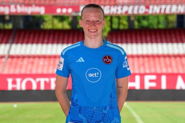 04.08.2026 - 1. FC Nürnberg FCN ( Club Clubfrauen ) - 1. Frauen Fussball Bundesliga BL - Saison 2026 2027 - Fototermin Porträttermin Vorstellung Präsentation Pressetermin - - xwoxzix - Einzelbild Einzelfoto Portrait Porträt Kopfbild - Rebecca Adamczyk (33, 1. FC Nürnberg FCN ) *** August 4, 2026 1 FC Nuremberg FCN Club Women s Team Women s Soccer Bundesliga (BL) 2026–2027 Season Photo Shoot Portrait Session Introduction Presentation Press Conference xwoxzix Single Image Individual Photo Portrait Headshot Rebecca Adamczyk 33, 1 FC Nuremberg FCN