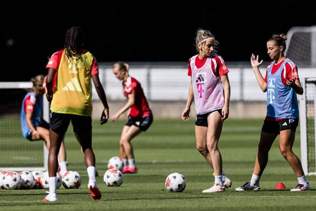 Training 1. FC Köln Frauen; 06.08.2026 KÖLN, DEUTSCHLAND - AUGUST 06: Kathrin Kathy Henrichs (1. FC Köln, 4) am Ball während einer Trainingseinheit der Frauen des 1. FC Köln auf Platz 7 des Geissbockheims am 06.08.2026 in Köln, Deutschland *** Training: 1. FC Köln Women, August 6, 2026, Cologne, GERMANY AUGUST 6 Kathrin Kathy Henrichs of 1 FC Köln, No. 4, on the ball during a training session for the 1 FC Köln women’s team on Field 7 at the Geissbockheim on August 6, 2026, in Cologne, Germany Copyright: xBEAUTIFULxSPORTS Wunderlx
