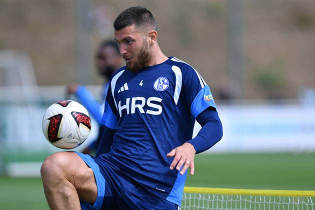 Fußball 1. Bundesliga Training FC Schalke 04 am 06.08.2026 auf dem Trainingsgelände an der Veltins Arena in Gelsenkirchen Hasan Kurucay ( Schalke ) *** Soccer, Bundesliga 1: FC Schalke 04 training session on August 6, 2026, at the training facility at the Veltins Arena in Gelsenkirchen. Hasan Kurucay, Schalke xRx