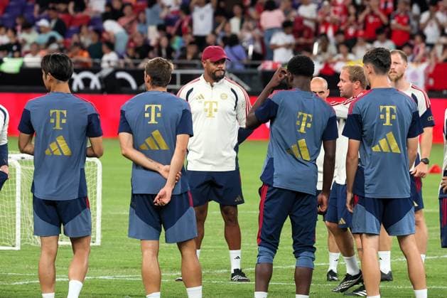 HKG, Vincent Kompany startet das Training, Training FC Bayern Muenchen in Kowloon, Hong Kong am 06. 08.2026, Saison 2026-27, Training FC Bayern Muenchen in Kowloon, Hong Kong am 06. 08.2026, Saison 2026-27 Hong Kong *** HKG, Vincent Kompany kicks off training; FC Bayern Munich training session in Kowloon, Hong Kong on August 6, 2026; 2026–27 season; FC Bayern Munich training session in Kowloon, Hong Kong on August 6, 2026; 2026–27 season, Hong Kong Copyright: xEibner-Pressefotox EP_JNL