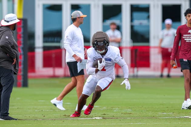August 6, 2026: Tampa Bay Buccaneers running back Kenny Gainwell (1) during training camp at AdventHeath Training Center in Tampa, FL. Taylor McFee CSM Tampa USA - ZUMAc04_ 20260806_zma_c04_007 Copyright: xTaylorxMcfeex