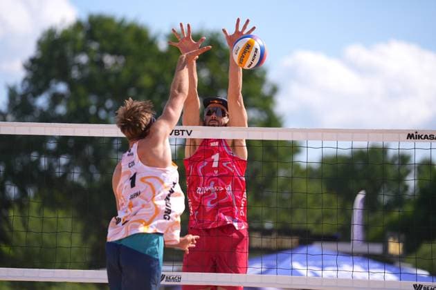 Sport Bilder des Tages Anders Mol ( NOR ) Jakob Sepka ( CZE ) during the Beachvolleyball Elite 16 match between Anders Mol Christian Sorum (NOR) and Jakob Sepka Jiri Sedlak (CZE) Rennbahn Hamburg-Horn, Hamburg.  Copyright: xJuliaxKneisslx xSPPx Sportspressphoto_SPR201521