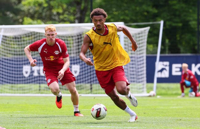 RB Leipzig - AUT Trainingslager Bundesliga Saalfelden, 06.08.2026, Gut Brandlhof, Fussball, Bundesliga, GER , RB Leipzig - Trainingslager in Saalfelden am Steinernen Meer AUT. , Im Bild: Nicolas Seiwald (13, RB Leipzig) und Tidiam Gomis (27, RB Leipzig) , *** RB Leipzig (AUT) Training Camp, Bundesliga, Saalfelden, August 6, 2026, Gut Brandlhof, Soccer, Bundesliga, GER, RB Leipzig training camp in Saalfelden am Steinernen Meer, AUT, Pictured: Nicolas Seiwald (13), RB Leipzig, and Tidiam Gomis (27), RB Leipzig, Picture Point