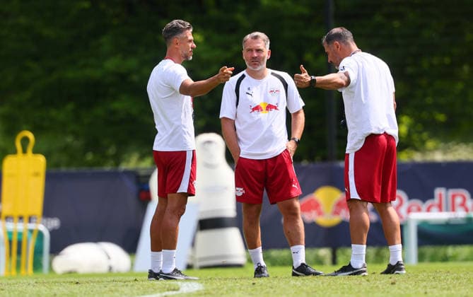 RB Leipzig - AUT Trainingslager Bundesliga Saalfelden, 06.08.2026, Gut Brandlhof, Fussball, Bundesliga, GER , RB Leipzig - Trainingslager in Saalfelden am Steinernen Meer AUT. , Trainerteam. Im Bild v.l.: Trainer Martin Demichelis, RB Leipzig, Co-Trainer Jan Zimmermann und Co-Trainer Cristian Fiel , *** RB Leipzig (AUT) Training Camp, Bundesliga, Saalfelden, August 6, 2026, Gut Brandlhof, Soccer, Bundesliga, GER, RB Leipzig training camp in Saalfelden am Steinernen Meer, AUT, coaching staff: Pictured from left: Head Coach Martin Demichelis, RB Leipzig; Assistant Coach Jan Zimmermann; and Assistant Coach Cristian Fiel, Picture Point