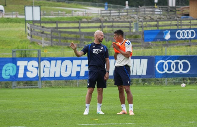 06.08.2026, Stadion Seefeld, Seefeld, Trainingslager TSG Hoffenheim in Seefeld 2026 , Trainer Christian Ilzer (Hoffenheim), Adam Daghim (Hoffenheim) (Photo by Hasan Bratic DeFodi Images) - *** August 6, 2026, Seefeld Stadium, Seefeld, TSG Hoffenheim Training Camp in Seefeld 2026, Coach Christian Ilzer (Hoffenheim), Adam Daghim (Hoffenheim). Photo by Hasan Bratic, DeFodi Images
