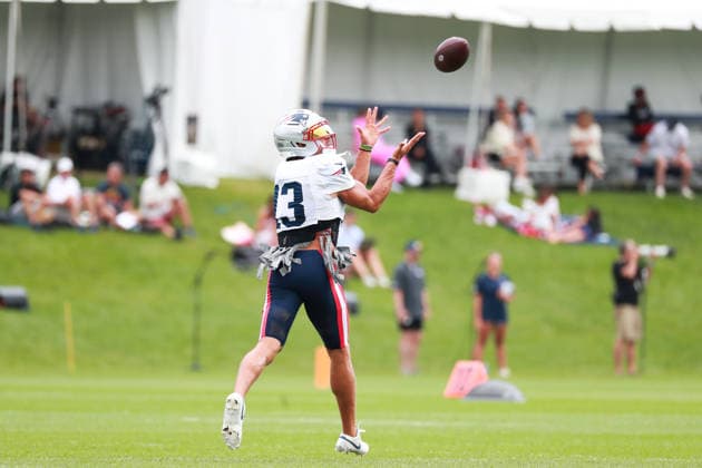 FOXBOROUGH, MA - AUGUST 06: Mack Hollins 13 of the New England Patriots catches the ball during New England Patriots training camp on August 6, 2026 at Gillette Stadium in Foxborough, Massachusetts. (Photo by Summer Lamont Icon Sportswire) NFL, American Football Herren, USA AUG 06 Patriots Training Camp EDITORIAL USE ONLY Icon260806003