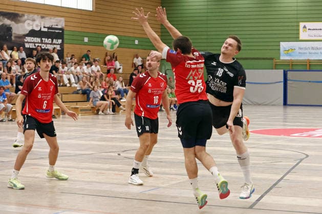 06.08.2026, xovx, Handball Lindencup, HSG Linden - TuS Holzheim v.l. Maxim Hölzer (TuS Holzheim), Simon Giebenhain (TuS Holzheim), Jannes Krohn (TuS Holzheim), Nikolas Adamczyk (HSG Linden) Linden Stadthalle Hessen Deutschland (DE) *** August 6, 2026, xovx, Lindencup Handball Tournament, HSG Linden vs. TuS Holzheim: Maxim Hölzer (TuS Holzheim), Simon Giebenhain (TuS Holzheim), Jannes Krohn (TuS Holzheim), Nikolas Adamczyk (HSG Linden), Linden Stadthalle, Hesse, Germany, DE
