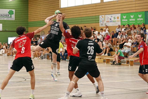 06.08.2026, xovx, Handball Lindencup, HSG Linden - TuS Holzheim v.l. Maxim Hölzer (TuS Holzheim), Nikolas Adamczyk (HSG Linden), Hannes Jemixe (TuS Holzheim), Luca Weimer (HSG Linden), Finn Langenau (TuS Holzheim) Linden Stadthalle Hessen Deutschland (DE) *** August 6, 2026, xovx, Lindencup Handball, HSG Linden vs. TuS Holzheim: Maxim Hölzer (TuS Holzheim), Nikolas Adamczyk (HSG Linden), Hannes Jemixe (TuS Holzheim), Luca Weimer (HSG Linden), Finn Langenau (TuS Holzheim); Linden City Hall, Hesse, Germany, DE