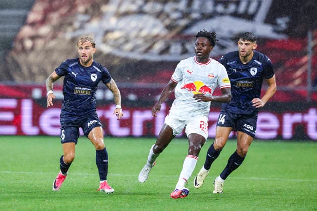 SOCCER - UEFA EL, RBS vs Pafos SALZBURG,AUSTRIA,06.AUG.26 - SOCCER - UEFA Europa League, qualification, Red Bull Salzburg vs Pafos FC. Image shows Goncalo Rodrigues (Pafos), Edmund Baidoo (RBS) and Nicholas Ioannou (Pafos).  GEPAxpictures xDavidxGeieregger