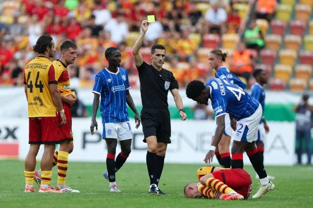 Tochi Chukwuani of Rangers is shown a yellow card by referee Nikola Dabanovic Jagiellonia Bialystok v Rangers, UEFA Europa League Third Qualifying Round First Leg, Football, Chorten Arena, Bialystok, Poland, 06 08 2026 - 06 Aug 2026Bialystok Chorten Arena Poland  Copyright: xHanc WiredxPhotos Shutterstockx 17051261aj