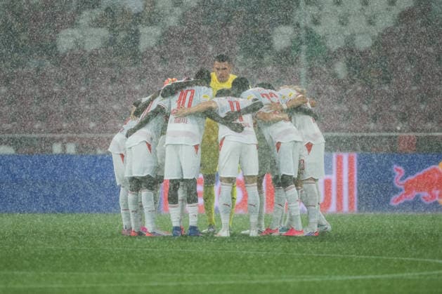 SOCCER - UEFA EL, RBS vs Pafos SALZBURG,AUSTRIA,06.AUG.26 - SOCCER - UEFA Europa League, qualification, Red Bull Salzburg vs Pafos FC. Image shows the team of Salzburg in the huddle.  GEPAxpictures xJulioxArellano