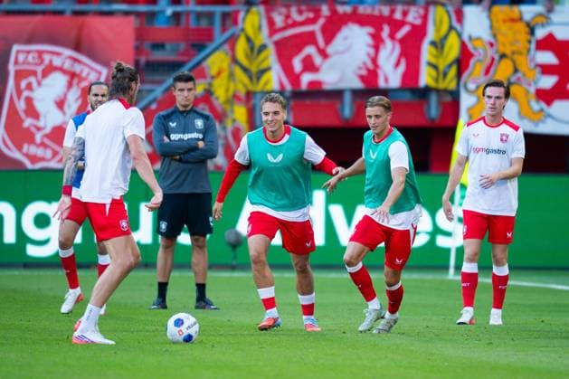 ENSCHEDE , 06 08-2026 , Stadium Grolsch Veste , season 2026 2027 , UEFA Europa League play-off football , match between FC Twente and FC DAC 1904 , picture shows FC Twente player Wout Weghorst FC Twente player Aske Adelgaard FC Twente player Max Bruns FC Twente player Daan Rots Twente - DAC 1904  x205488459x Copyright: