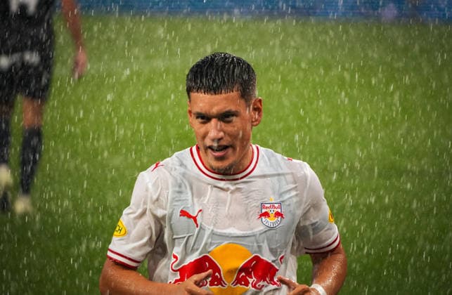Fussball: Österreich: UEFA Conference League Qualifikation 2026 2027 - 3. Runde, 06.08.2026 - FC Red Bull Salzburg (RB, Österreich) vs. Pafos FC (Zypern) - Red Bull Arena (Wals-Siezenheim, Österreich); Damir Redzic (FC Red Bull Salzburg) *** Soccer Austria UEFA Conference League Qualifiers 2026–2027, Round 3, August 6, 2026, FC Red Bull Salzburg (RB), Austria vs. Pafos FC, Cyprus, Red Bull Arena, Wals-Siezenheim, Austria, Damir Redzic, FC Red Bull Salzburg Copyright: xLukasxBierederx