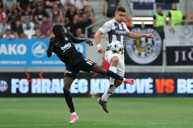 06.August.2026 - SOCCER - 2026 27 UEFA EUROPA LEAGUE, Third Qualifying Round, 1st Leg FC Hradec Kralove vs Besiktas JK Kassoum Ouattara (Besiktas) and Jakub Kucera (Hradec Kralove) in one-on-one Hradec Kralove Hradec Kralove, Czech Republic Malsovicka Arena Malsovicka Arena Czech Republic Copyright: xYigitxOermex xPsxImagesxYigitxOermex xPsxImagesx