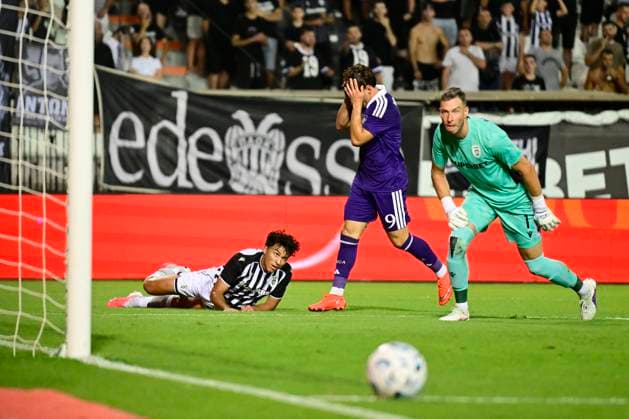 PAOK v RSC Anderlecht - UEFA Europa League THESSALONIKI, GREECE - AUGUST 06 : Pavlenka Jiri Keeper of Paok FC and Cvetkovic Mihajlo forward of RSC Anderlecht during the UEFA Europa League third qualifying round1st leg match between PAOK and RSC Anderlecht on August 6, 2026 in Thessaloniki, Greece, 06 08 2026 Thessaloniki Greece  Copyright: xJanxDexMeuleneirx