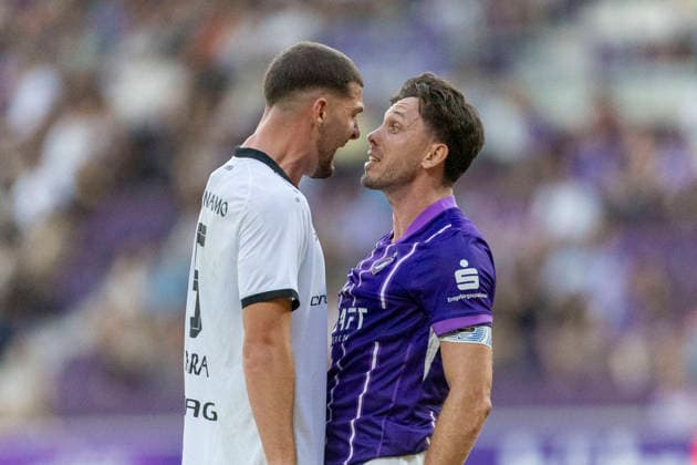 Sport Bilder des Tages GER, Aue, Fussball, Regionalliga Nordost, 3. Spieltag, FC Erzgebirge Aue vs. BFC Dynamo im Bild v.l.: Viktor Miftaraj (BFC Dynamo 05), Marcel Baer (FC Erzgebirge Aue 15), Kopf an Kopf, Diskussion ueber Trikotzupfer , Hitzige Situation 06.08.2026, EINS Erzgebirgsstadion Aue DFB REGULATIONS PROHIBIT ANY USE OF PHOTOGRAPHS AS IMAGE SEQUENCES AND OR QUASI-VIDEO, *** GER, Aue, Soccer, Northeast Regional League, Matchday 3, FC Erzgebirge Aue vs. BFC Dynamo; pictured from left: Viktor Miftaraj (BFC Dynamo 05), Marcel Baer, FC Erzgebirge Aue 15, head-to-head, discussion about jersey pulling, heated situation August 6, 2026, EINS Erzgebirgsstadion Aue DFB REGULATIONS PROHIBIT ANY USE OF PHOTOGRAPHS AS IMAGE SEQUENCES AND OR QUASI-VIDEO, Copyright: HMBxMedia PaulxFritz