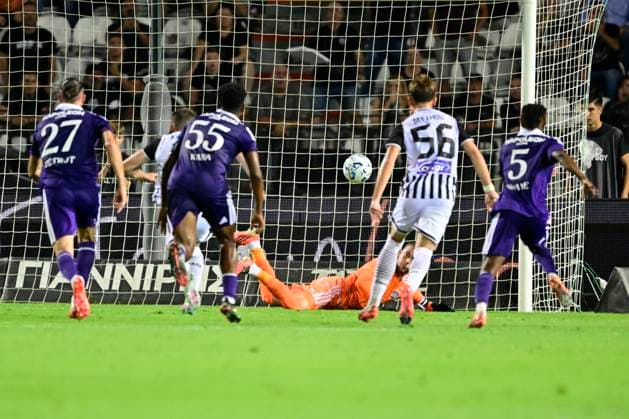 PAOK v RSC Anderlecht - UEFA Europa League THESSALONIKI, GREECE - AUGUST 06 : Coosemans Colin goalkeeper of RSC Anderlecht during the UEFA Europa League third qualifying round1st leg match between PAOK and RSC Anderlecht on August 6, 2026 in Thessaloniki, Greece, 06 08 2026 Thessaloniki Greece  Copyright: xJanxDexMeuleneirx