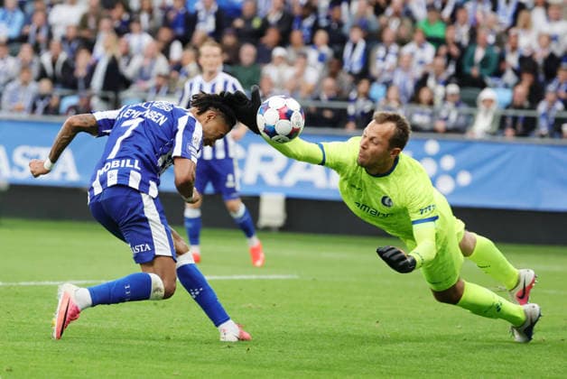 GÖTEBORG, SVERIGE 20260806 IFK Göteborgs Sebastian Clemmensen och Gents malvakt Davy Roef under torsdagens kvalmatch till Conference League mellan IFK Göteborg och Gent pa Gamla Ullevi. GÖTEBORG SVERIGE x9200x *** GOTHENBURG, SWEDEN 20260806 IFK Gothenburg s Sebastian Clemmensen and Gent goalkeeper Davy Roef during Thursday s Conference League qualifying match between IFK Gothenburg and Gent at Gamla Ullevi GOTHENBURG SWEDEN x9200x  Copyright: xAdamxIhse TTx CONFERENCE LEAGUE IFK GÖTEBORG - GENT
