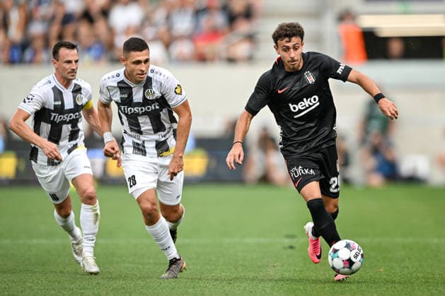 Hradec Kralove v Besiktas - UEFA Europa League HRADEC KRALOVE, CZECH REPUBLIC - AUGUST 6: Jakub Kucera of Hradec Kralove (L) in action against Ilhan Fakili of Besiktas (R) during the UEFA Europa League third qualifying round match between FC Hracek Kralove and Besiktas JK at FINEP Arena in Hradec Kralove, Czech Republic on August 6, 2026. Lukas Kabon Anadolu Hradec Kralove Czech Republic. Editorial use only. Please get in touch for any other usage.  Copyright: x2026xAnadoluxLukasxKabonx