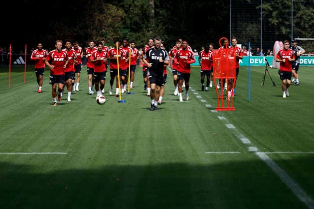 Der Kader der ersten Herrenmannschaft beim öffentlichen Training des 1. FC Köln am Geißbockheim. Köln, 06.08.2026 (DFL DFB REGULATIONS PROHIBIT ANY USE OF PHOTOGRAPHS as IMAGE SEQUENCES and or QUASI-VIDEO) NRW Deutschland *** The roster of the men s first team at 1 FC Köln s public training session at Geißbockheim in Cologne, August 6, 2026. DFL and DFB regulations prohibit any use of photographs as image sequences and or quasi-video. NRW, Germany Copyright: xChristophxHardtx