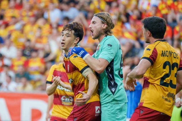 Yuki Kobayashi, Slawomir Abramowicz and Guilherme Montoia seen during UEFA Europa League 26 27 3rd qualifying round 1st leg match between teams of Jagiellonia Bialystok and Rangers F.C. (Lukasz Germaniuk Ball Raw Images) Bialystok Chorten Arena Poland Copyright: xLukaszxGermaniukx 260806WSZ-106