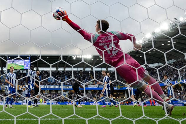 260806 Goalkeeper Viktor Andersson of IFK Göteborg with a save during the UEFA Conference League qualification match between IFK Göteborg and Gent on August 6, 2026 in Göteborg. Photo: Michael Erichsen BILDBYRAN COP 89 MI1007 fotboll football soccer fotball uefa conference league conference league ifk göteborg gent bbeng kval qualification qualifying round *** August 6, 2026: Goalkeeper Viktor Andersson of IFK Göteborg makes a save during the UEFA Conference League qualifying match between IFK Göteborg and Gent on August 6, 2026 in Gothenburg. Photo by Michael Erichsen, BILDBYRAN COP 89 MI1007. soccer, football, UEFA Conference League, IFK Göteborg, Gent, BBENG, qual, qualification, qualifying round  Copyright: MICHAELxERICHSEN BB260806MI030