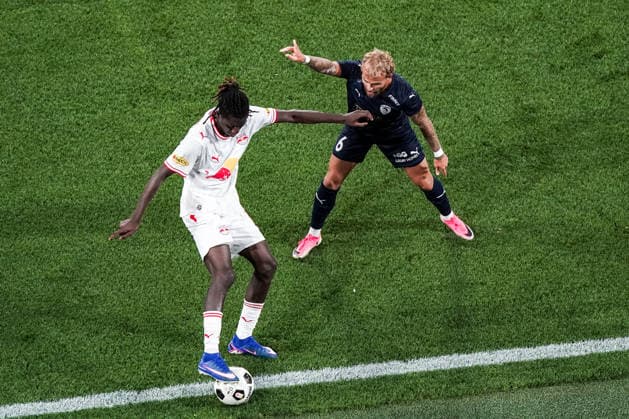 Fussball: Österreich: UEFA Europa League Qualifikation 2026 2027 - 3. Runde, 06.08.2026 - FC Red Bull Salzburg (Österreich) vs. Pafos FC (Zypern) - Red Bull Arena (Wals-Siezenheim, Österreich); Gaoussou Diakite (FC Salzburg), Goncalo Rodrigues (Pafos FC) *** Soccer Austria UEFA Europa League Qualifying 2026–2027, Round 3, August 6, 2026, FC Red Bull Salzburg (Austria) vs. Pafos FC (Cyprus), Red Bull Arena, Wals-Siezenheim, Austria; Gaoussou Diakite (FC Salzburg), Goncalo Rodrigues (Pafos FC) Copyright: xLUKAxKOLANOVICx