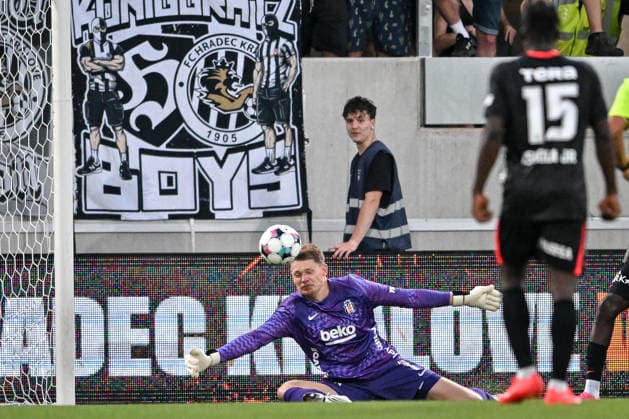 Hradec Kralove v Besiktas - UEFA Europa League HRADEC KRALOVE, CZECH REPUBLIC - AUGUST 6: Goalkeeper Alexander Nubel of Besiktas during the UEFA Europa League third qualifying round match between FC Hracek Kralove and Besiktas JK at FINEP Arena in Hradec Kralove, Czech Republic on August 6, 2026. Lukas Kabon Anadolu Hradec Kralove Czech Republic. Editorial use only. Please get in touch for any other usage.  Copyright: x2026xAnadoluxLukasxKabonx