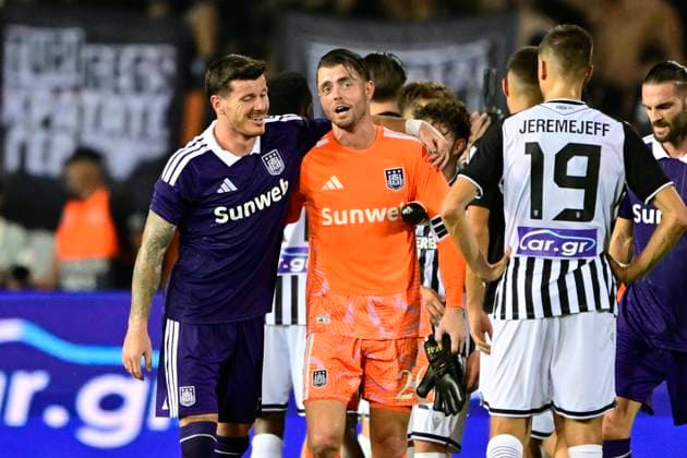 PAOK v RSC Anderlecht - UEFA Europa League THESSALONIKI, GREECE - AUGUST 06 : Biancone Giulian defender of RSC Anderlecht, Coosemans Colin goalkeeper of RSC Anderlecht during the UEFA Europa League third qualifying round1st leg match between PAOK and RSC Anderlecht on August 6, 2026 in Thessaloniki, Greece, 06 08 2026 Thessaloniki Greece  Copyright: xJanxDexMeuleneirx