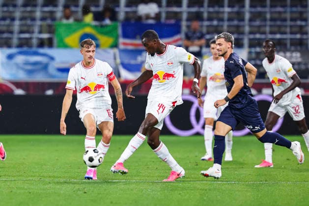 SOCCER - UEFA EL, RBS vs Pafos SALZBURG,AUSTRIA,06.AUG.26 - SOCCER - UEFA Europa League, qualification, Red Bull Salzburg vs Pafos FC. Image shows Nikolas Veratschnig and Kevin Boma (RBS).  GEPAxpictures xDavidxGeieregger