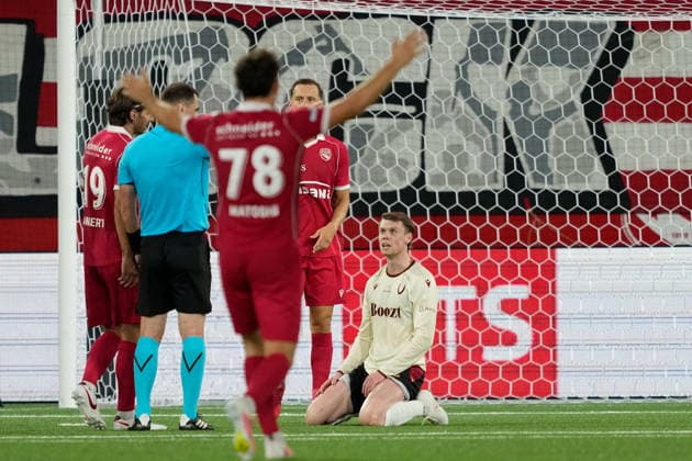 Thun, Switzerland - August 06: Valdimar Thor Ingimundarson (25 Vikingur R.) on the pitch after a foul and no penalty during the UEFA Europa League Qualification match between FC Thun and Vikingur Reykjavik at VISANA Stadion on August 06, 2026 in Thun, Switzerland.  Copyright: xKjetilxWaberx xSPPx Sportspressphoto_SPR201604