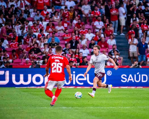 August 6, 2026, Lisbon, Lisbon, Portugal: Jordi Altena of Hearts in control of the ball during UEFA Europa League-Third Qualifying RoundÃ¢â‚¬First Leg, match between SL Benfica and Hearts at Luz Stadium, Lisbon, Portugal, on August 6th, 2026. Soccer2026: SL Benfica 3 Vs 0 Hearts.  - ZUMAr200 20260806_zsp_r200_017 Copyright: xNunoxReisinhox