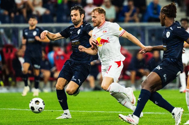 SOCCER - UEFA EL, RBS vs Pafos SALZBURG,AUSTRIA,06.AUG.26 - SOCCER - UEFA Europa League, qualification, Red Bull Salzburg vs Pafos FC. Image shows Yorbe Vertessen (RBS) and David Goldar (Pafos).  GEPAxpictures xJulioxArellano