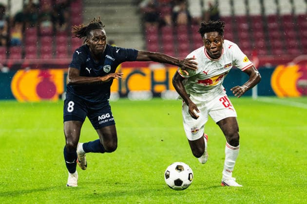 SOCCER - UEFA EL, RBS vs Pafos SALZBURG,AUSTRIA,06.AUG.26 - SOCCER - UEFA Europa League, qualification, Red Bull Salzburg vs Pafos FC. Image shows Domingos Quina (Pafos) and Edmund Baidoo (RBS).  GEPAxpictures xJulioxArellano