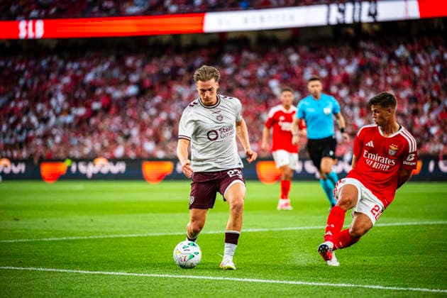 August 6, 2026, Lisbon, Lisbon, Portugal: Jordi Altena of Hearts in control of the ball during UEFA Europa League-Third Qualifying RoundÃ¢â‚¬First Leg, match between SL Benfica and Hearts at Luz Stadium, Lisbon, Portugal, on August 6th, 2026. Lisbon Portugal - ZUMAr200 20260806_zsp_r200_013 Copyright: xNunoxReisinhox