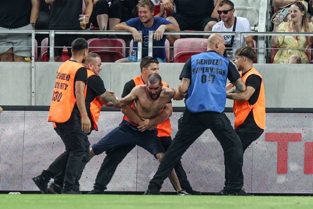 Sport Bilder des Tages 06.08.2026, Miszkolc Liga Konferencji UEFA sezon 2026 27 runda III kwalifikacji, Hapoel Tel Aviv - GKS Katowice - UEFA Conference League football Match season 2026 27 round III qualification Hapoel Tel Awiw - GKS Katowice Nz. Zadyma bojka kibicow - Fan fight riot Fot. Michal Chwieduk Arena Akcji NEWSPIX.PL --- newspix.pl 