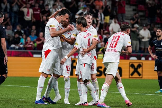 Fussball: Österreich: UEFA Europa League Qualifikation 2026 2027 - 3. Runde, 06.08.2026 - FC Red Bull Salzburg (Österreich) vs. Pafos FC (Zypern) - Red Bull Arena (Wals-Siezenheim, Österreich); Salzburg bejubelt das Tor zum 1-0 durch Haris Tabakovic (FC Salzburg) *** Soccer Austria UEFA Europa League Qualifying 2026–2027, Round 3, August 6, 2026, FC Red Bull Salzburg (Austria) vs. Pafos FC (Cyprus), Red Bull Arena, Wals-Siezenheim, Austria; Salzburg celebrates the 1–0 goal scored by Haris Tabakovic, FC Salzburg Copyright: xLUKAxKOLANOVICx